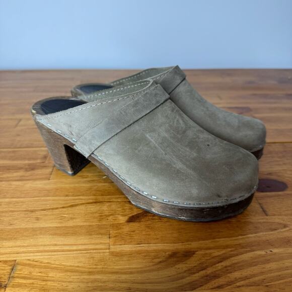 Lottas Taupe Gray Leather Slip On Wooden Heel Swedish Clogs Size 38 - Picture 1 of 5